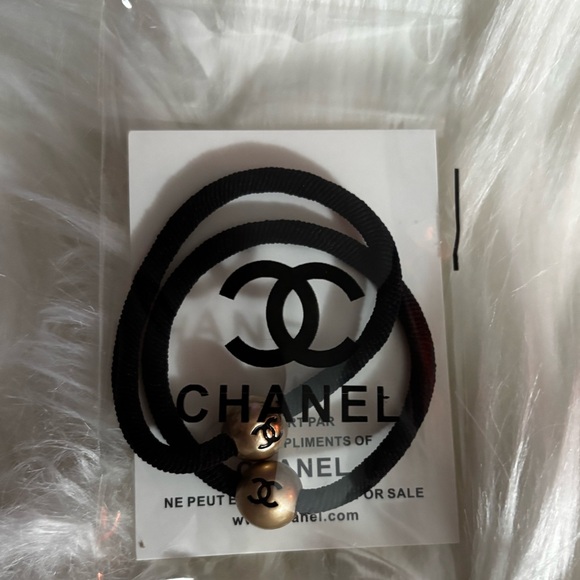 GWP Black and Gold CC Hair Accessory - Picture 3 of 3